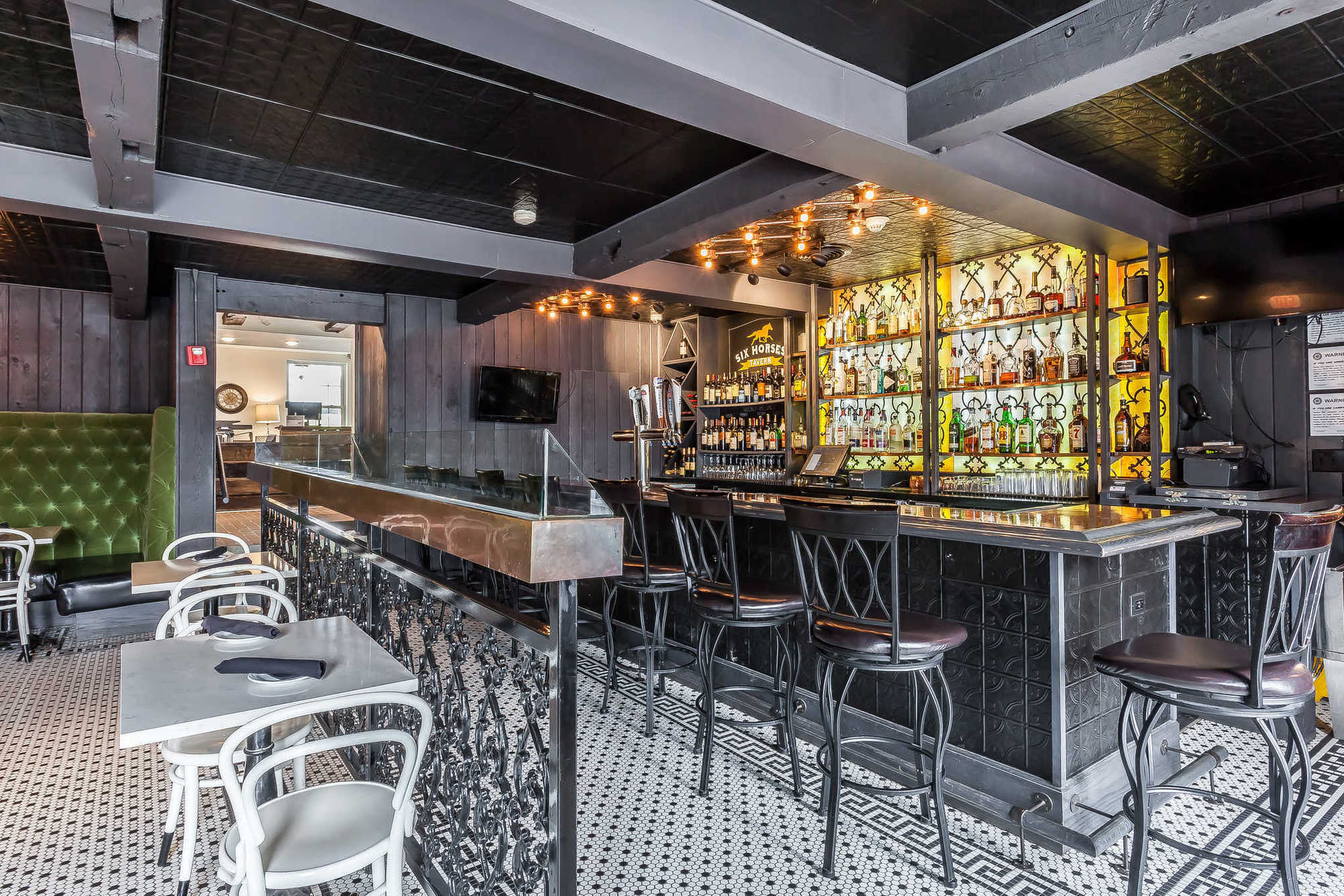 The Aurora Inn Hotel And Event Center Restaurant photo