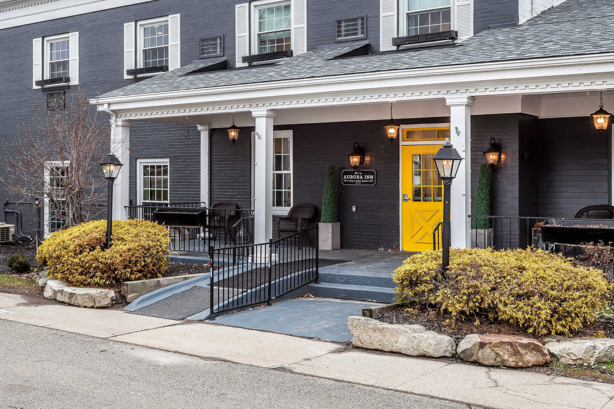 The Aurora Inn Hotel And Event Center Exterior photo