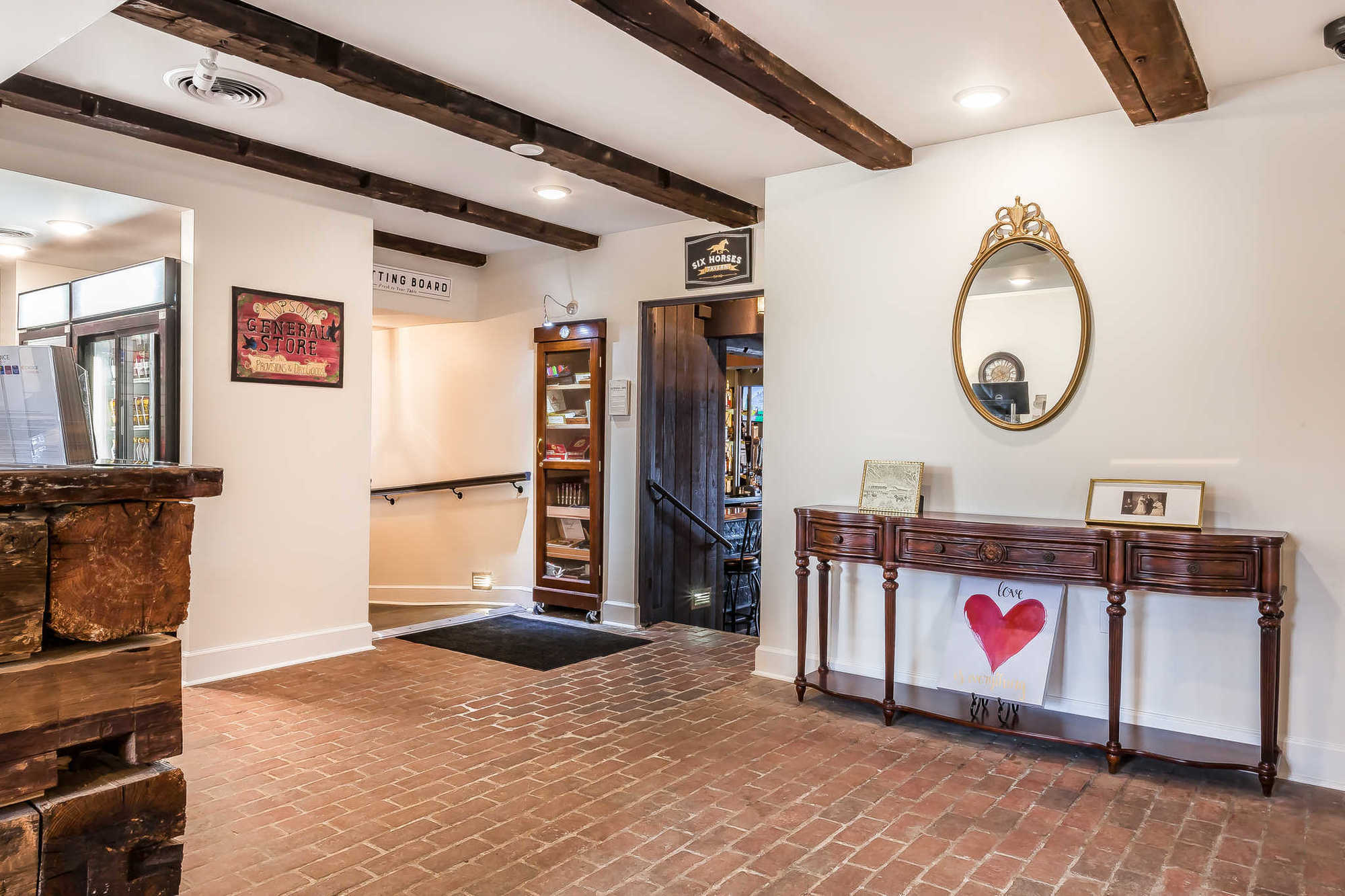 The Aurora Inn Hotel And Event Center Interior photo