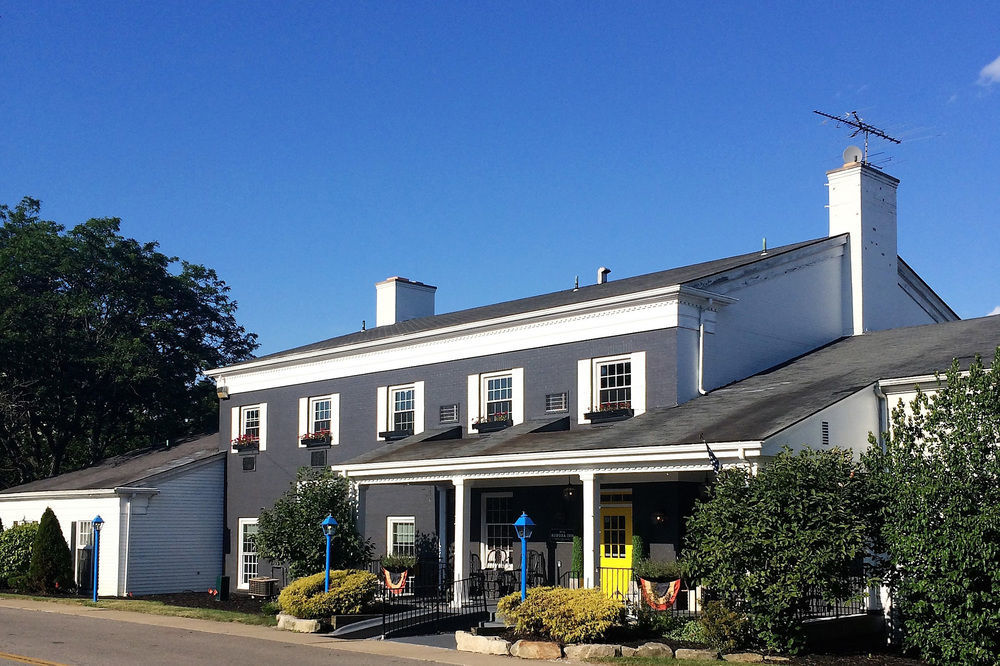 The Aurora Inn Hotel And Event Center Exterior photo