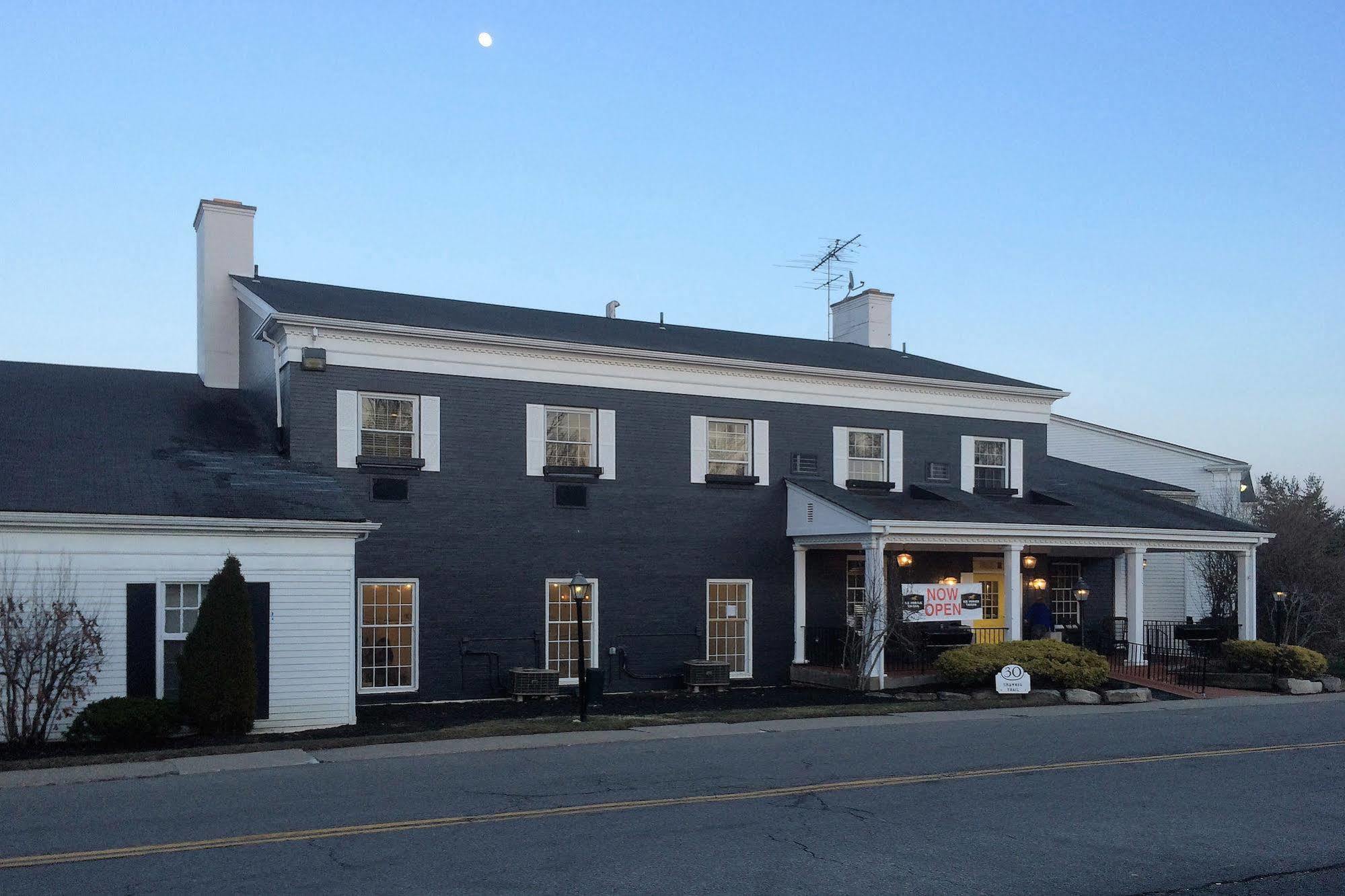 The Aurora Inn Hotel And Event Center Exterior photo