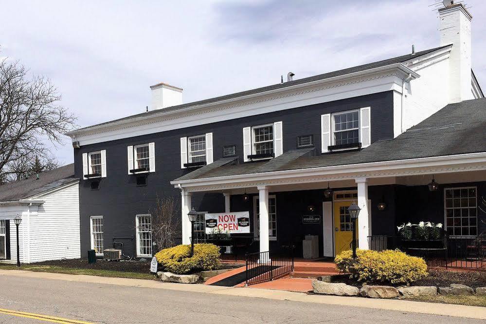 The Aurora Inn Hotel And Event Center Exterior photo